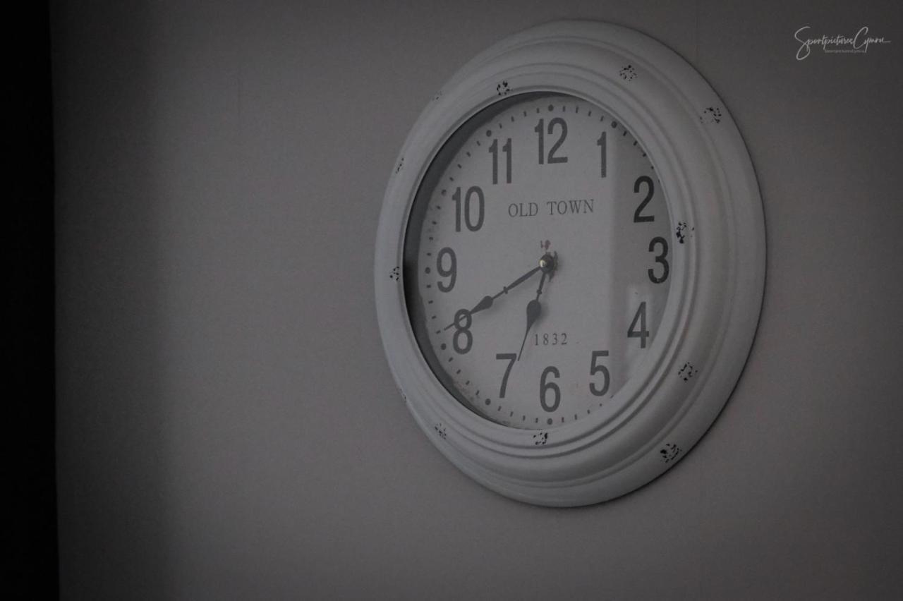 Interbellum Apartment อีปส์ ภายนอก รูปภาพ